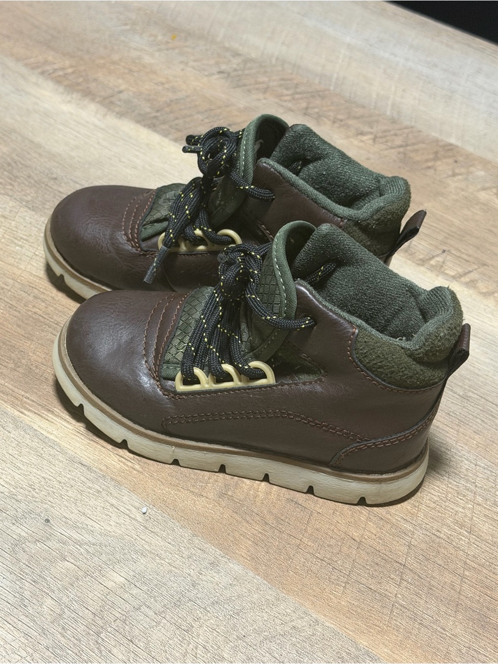 OshKosh B’gosh Toddler Boots | Size 8 - Picture 7 of 8